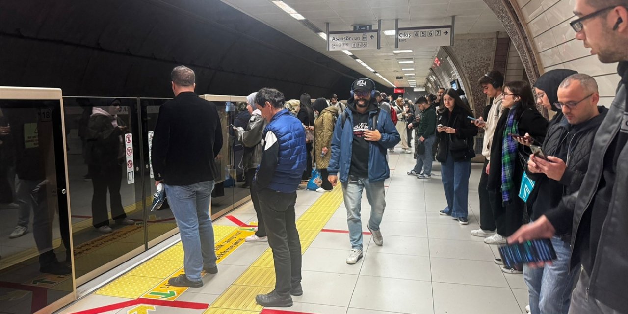 Üsküdar-Samandıra Metro Hattı'nda arıza nedeniyle yoğunluk yaşandı