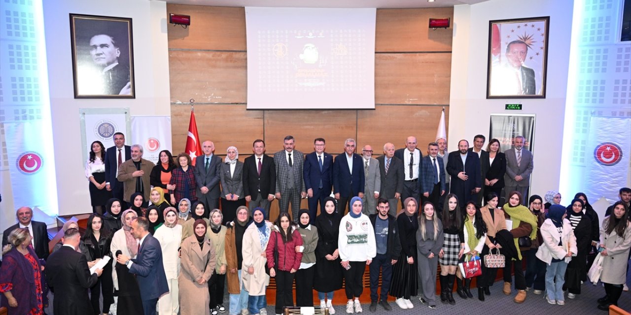 "Dile Emek Verenler Efrasiyap Gemalmaz Belgeseli"nin ilk gösterimi Erzurum'da yapıldı