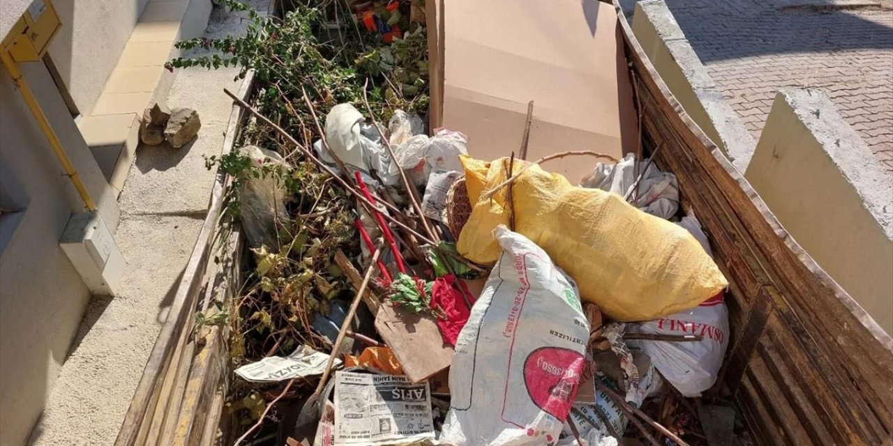 Ordu'da belediye ekiplerinin temizlediği evden 2 kamyon çöp çıktı