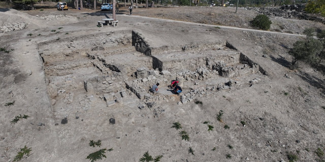 Tatarlı Höyük'te Orta Tunç Çağı'na ait yapı açığa çıkarıldı