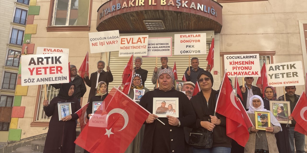 Diyarbakır annelerinin evlat nöbetine iki aile daha katıldı