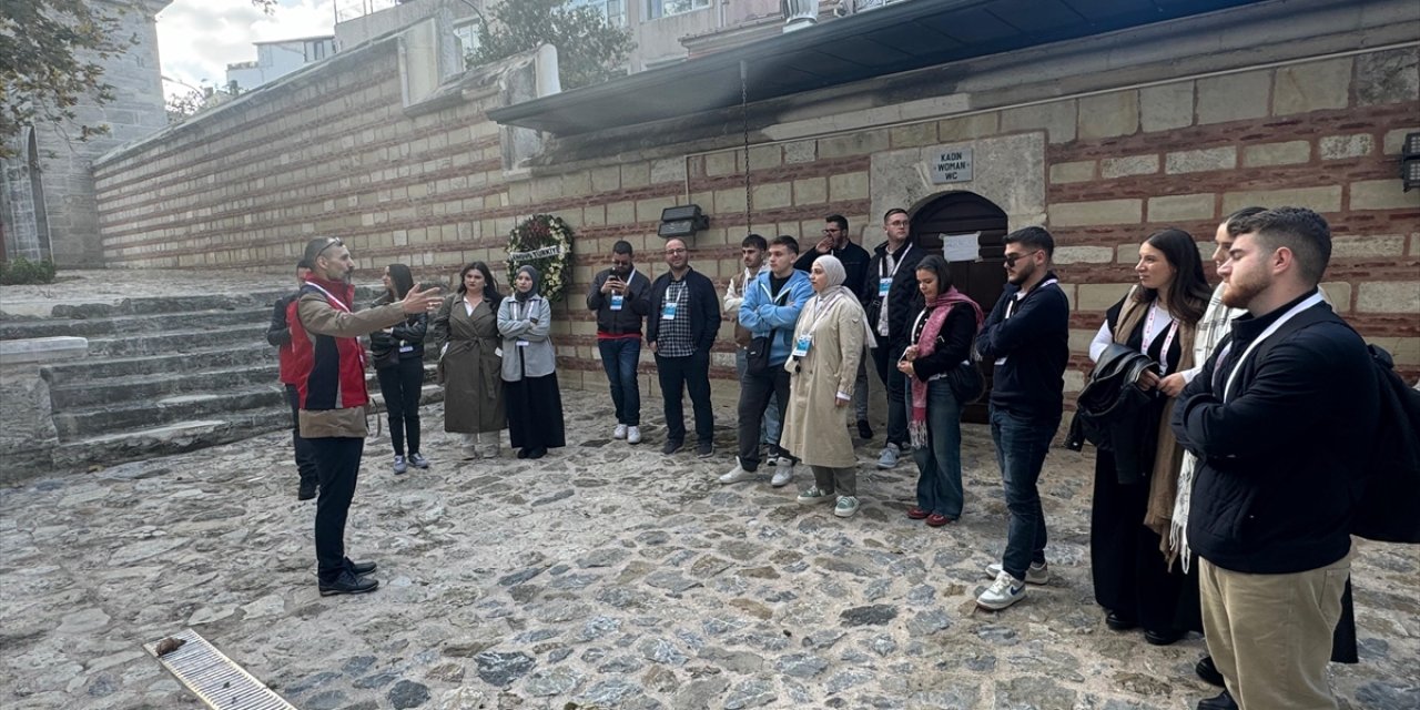 Kosovalı öğrenciler İstanbul'da vakıf eserlerini gezdi