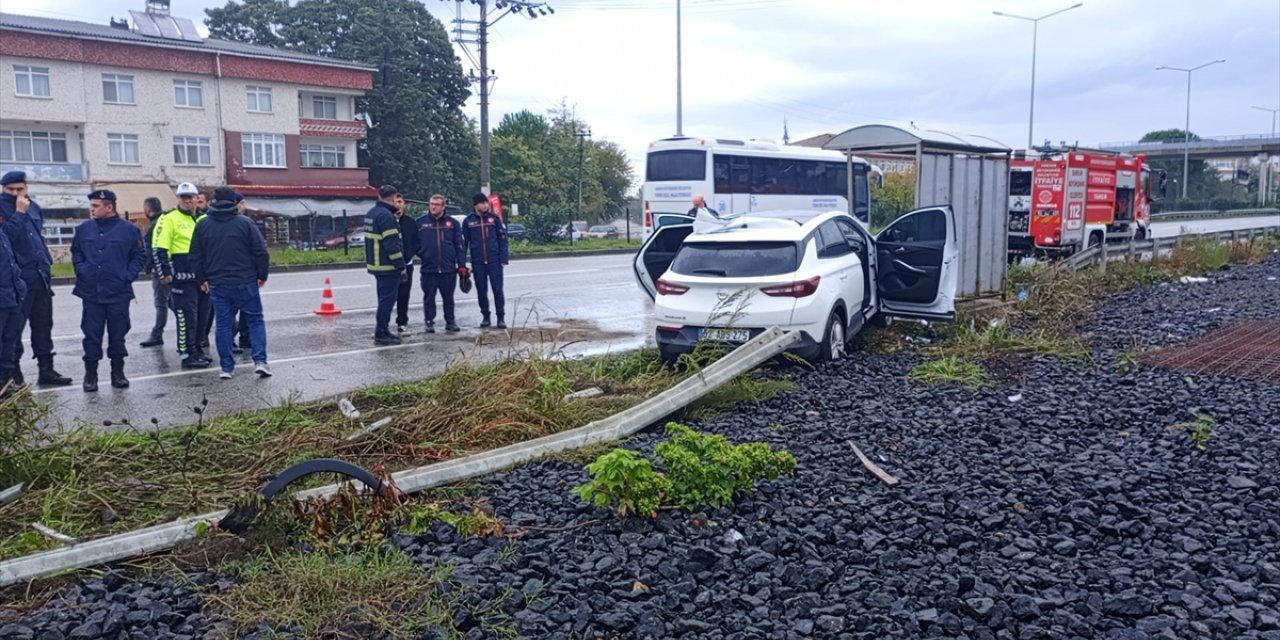 Samsun'da bariyere çarpan cipin sürücüsü öldü, eşi yaralandı