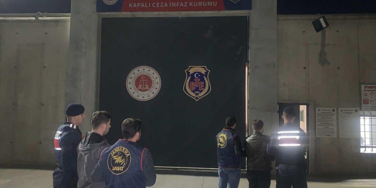 Sakarya'da yakalanan cinayet zanlısına yardım ettiği belirlenen 2 oğlu tutuklandı