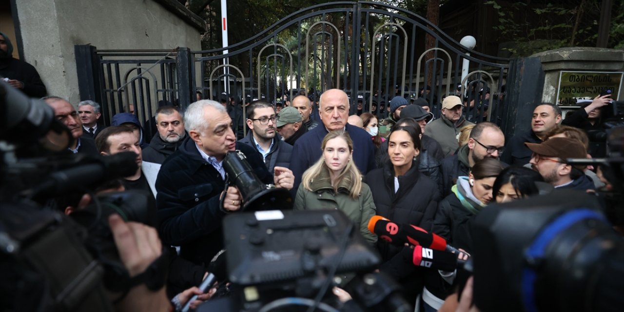 Gürcistan'da parlamento seçimlerinin sonuçlarını kabul etmeyen muhalefetten protesto yürüyüşü