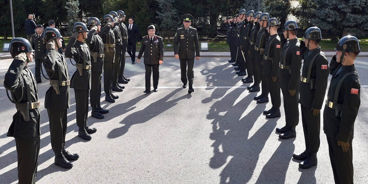 Kara Kuvvetleri Komutanı Orgeneral Bayraktaroğlu, Türkmenistanlı mevkidaşı Albay Ayazov ile görüştü