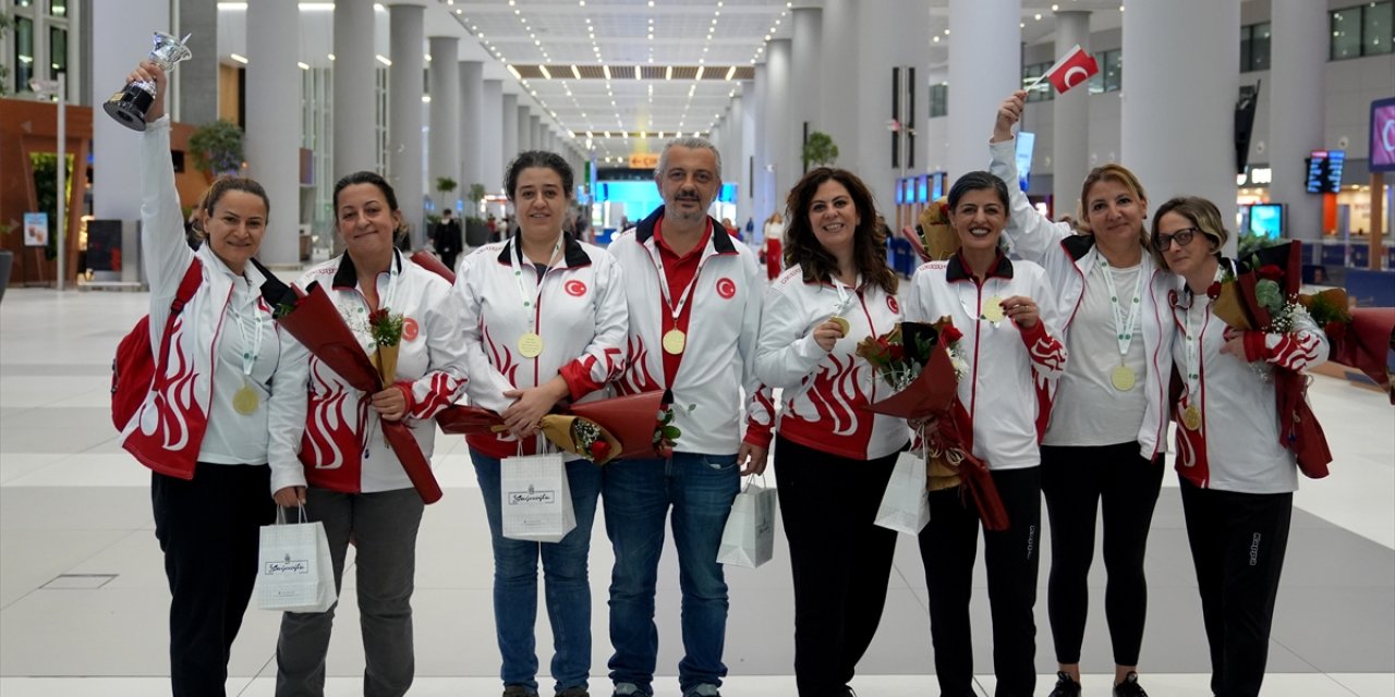 16. Dünya Briç Şampiyonası'nda şampiyon olan milli takım, Türkiye'ye döndü