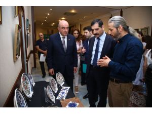 Bakü'de ebru, tezhip ve çini sergisi