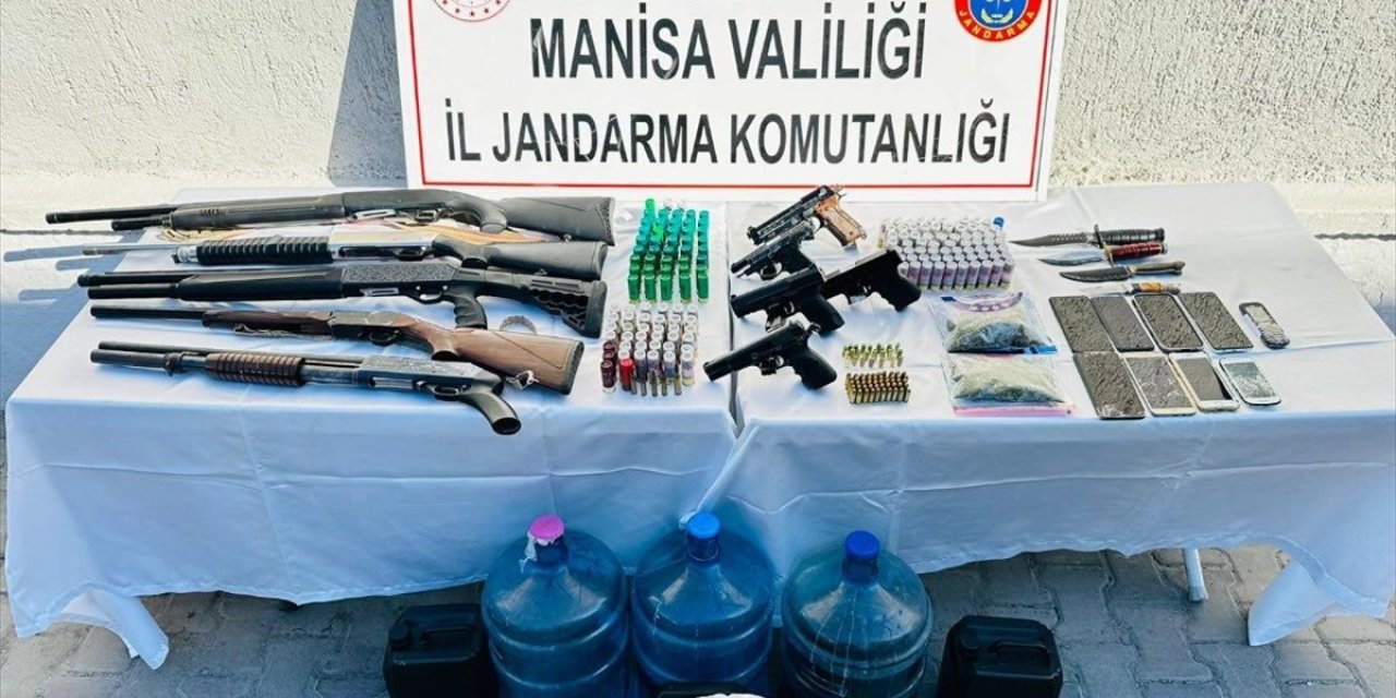 Manisa'da silah kaçakçılığı operasyonunda 10 kişi yakalandı