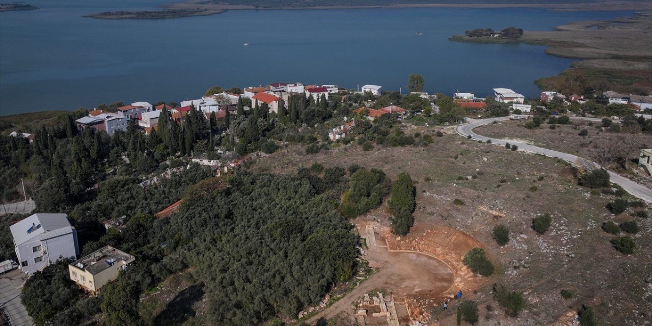 Gölyazı'daki antik tiyatroda "kişiye özel" seyirci basamağı bulundu