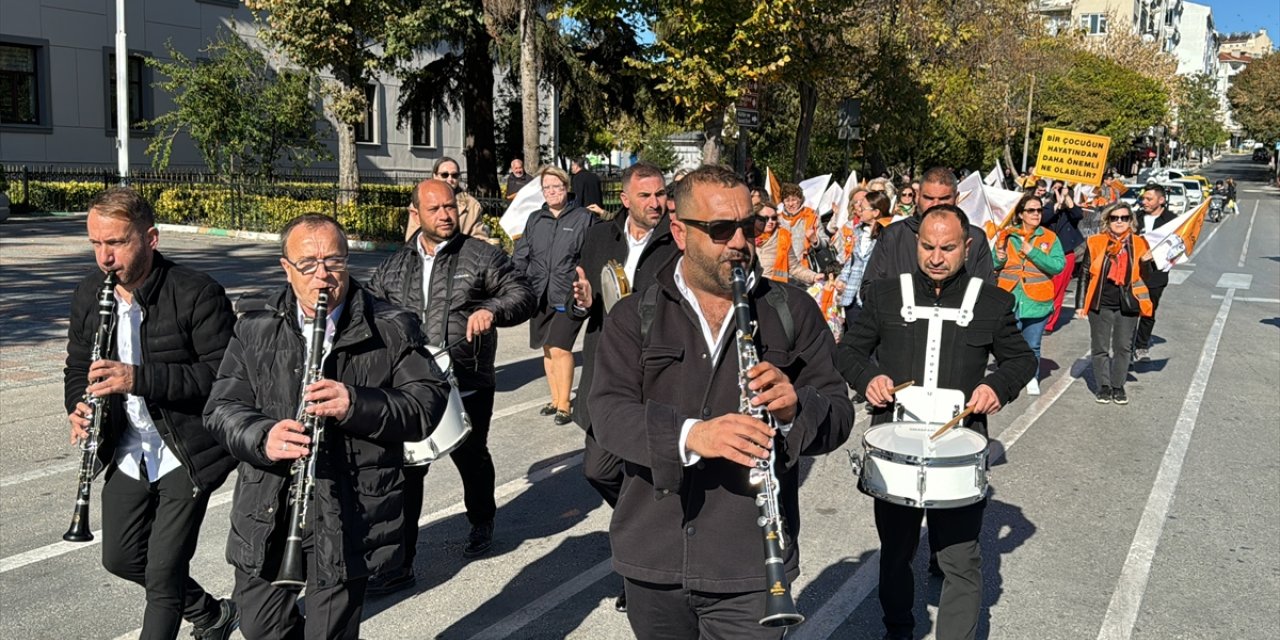 Lösemi farkındalığı kapsamında Kırklareli'nde yürüyüş düzenlendi