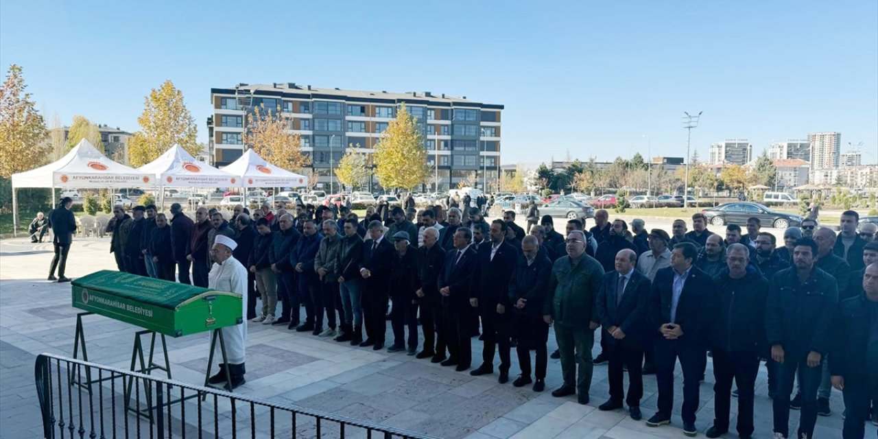 Gelecek Partisi Genel Başkanı Davutoğlu, Afyonkarahisar'da cenaze törenine katıldı