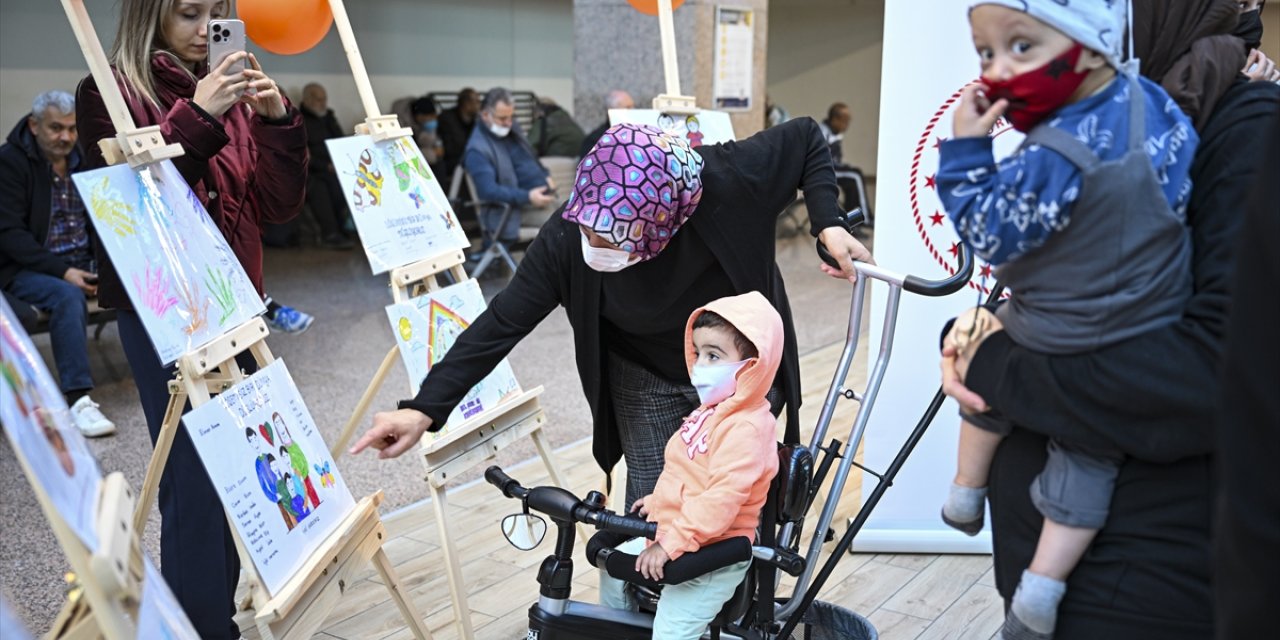 Cansağlığı Vakfı gönüllüleri, lösemili çocukları ziyaret etti