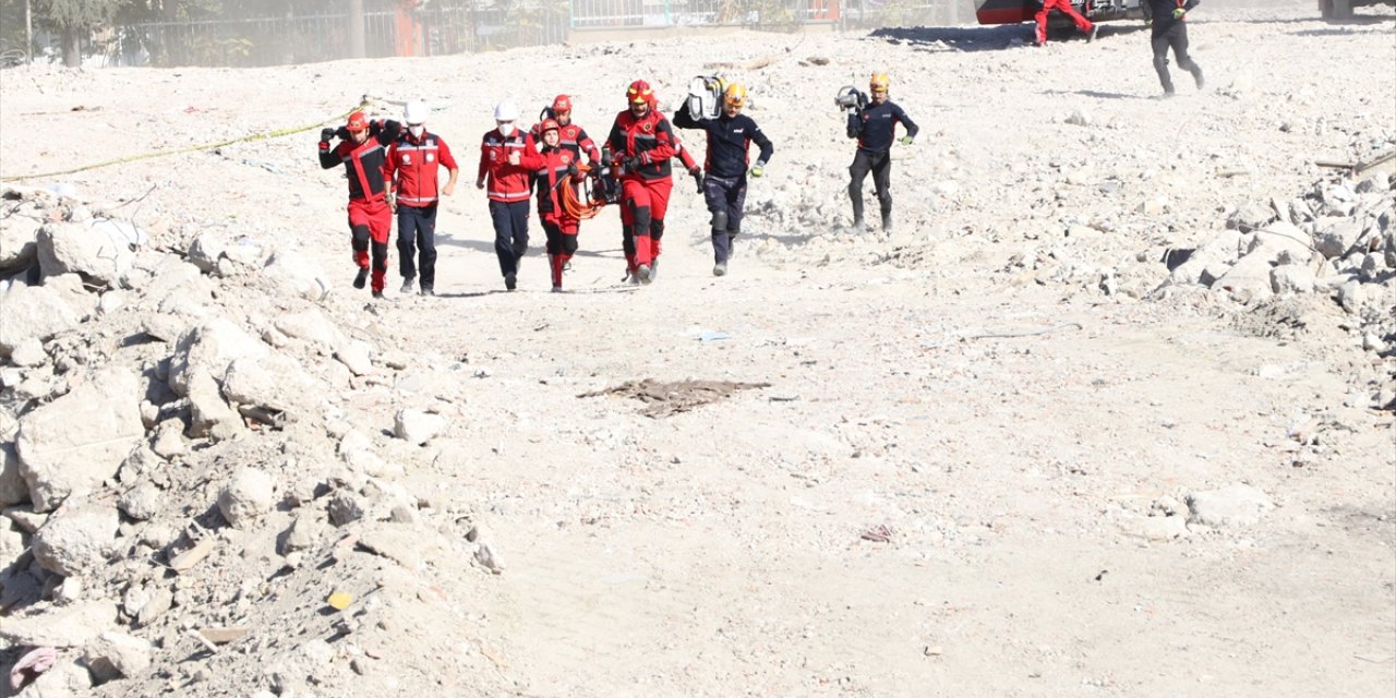 Burdur'da 5,7 büyüklüğünde deprem senaryosuyla tatbikat yapıldı