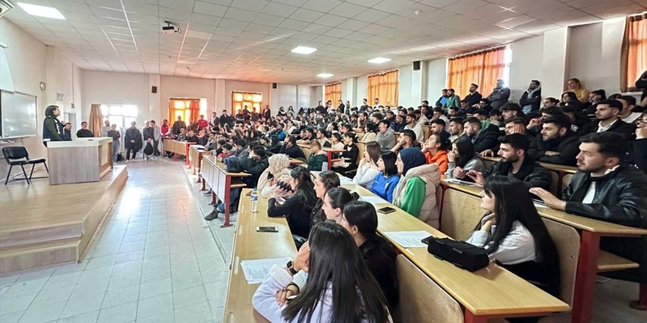 Atatürk Üniversitesinde uyuşturucunun kişisel ve toplumsal etkileri anlatıldı