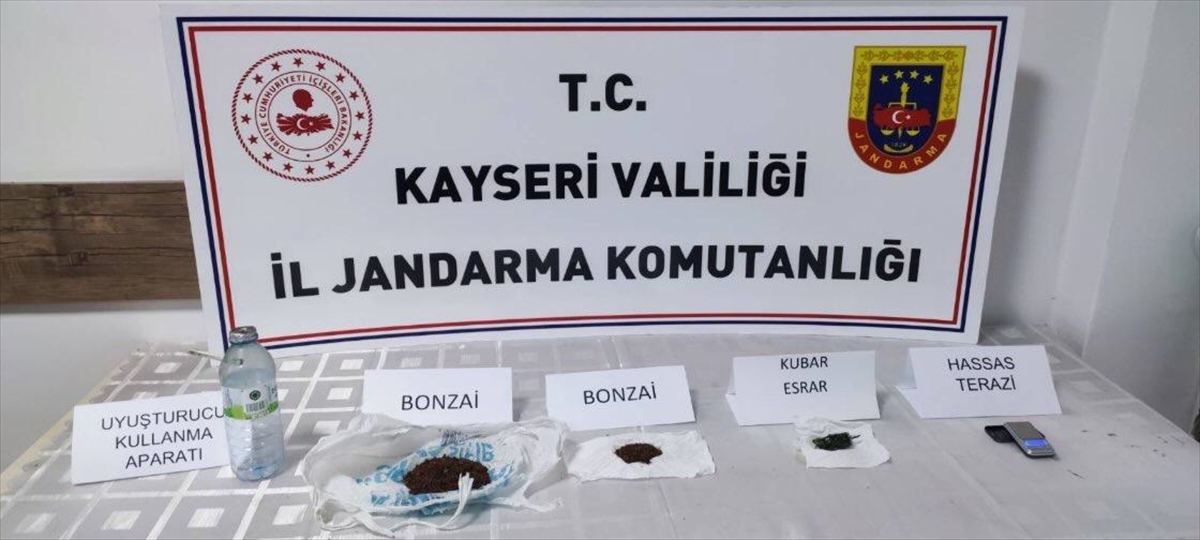 Kayseri'de uyuşturucu operasyonunda 2'si firari hükümlü 3 kişi yakalandı