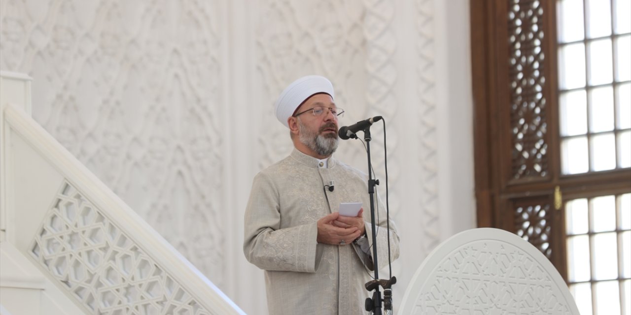 Diyanet İşleri Başkanı Erbaş, Bakü Haydar Camisi'nde hutbe irat etti: