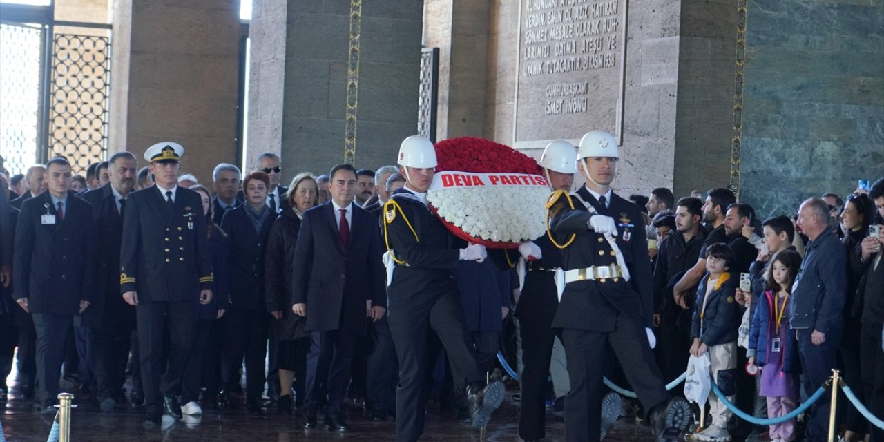 DEVA Partisi Genel Başkanı Babacan ve partililer Anıtkabir'i ziyaret etti