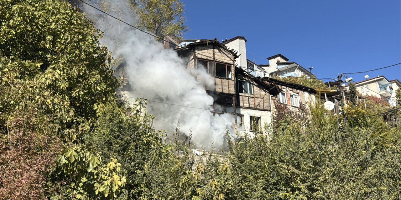 Karabük'te çöp dolu evde çıkan yangın söndürüldü