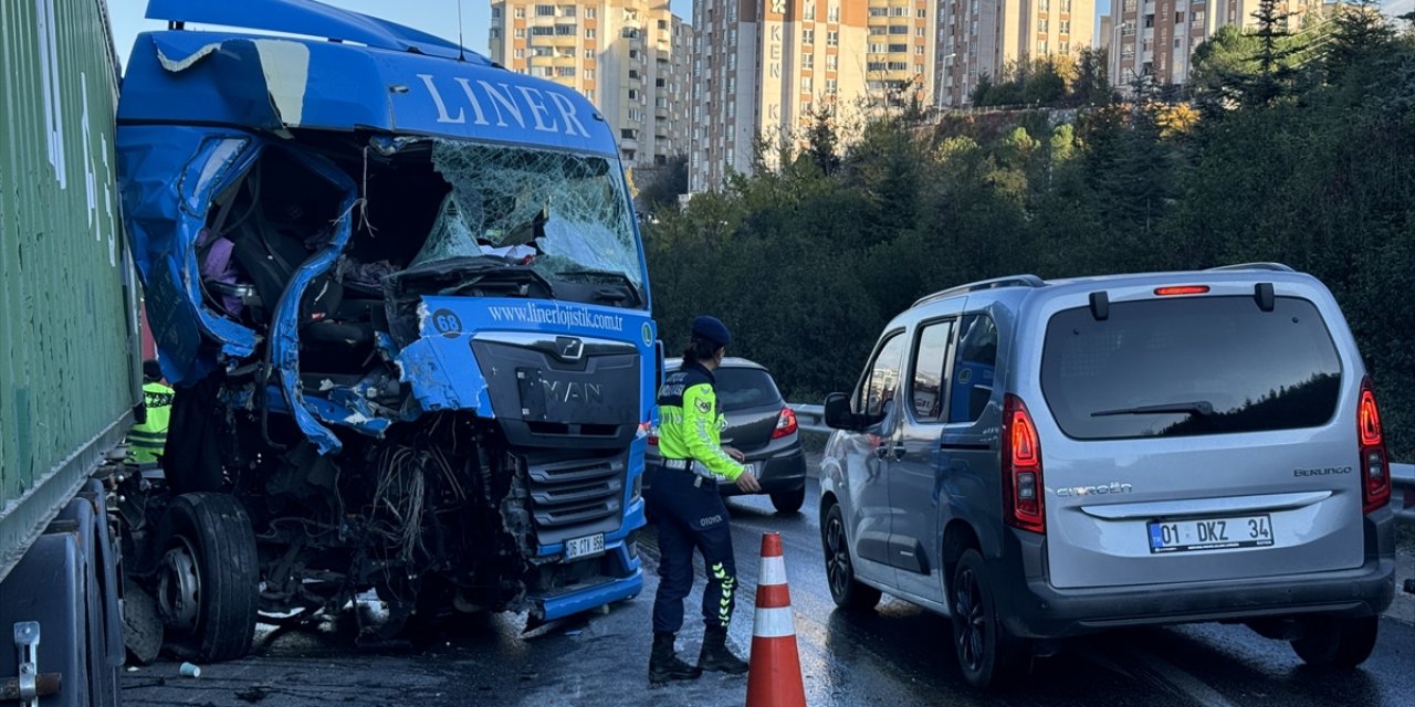 Anadolu Otoyolu'nun Kocaeli kesiminde zincirleme trafik kazasında 5 kişi yaralandı