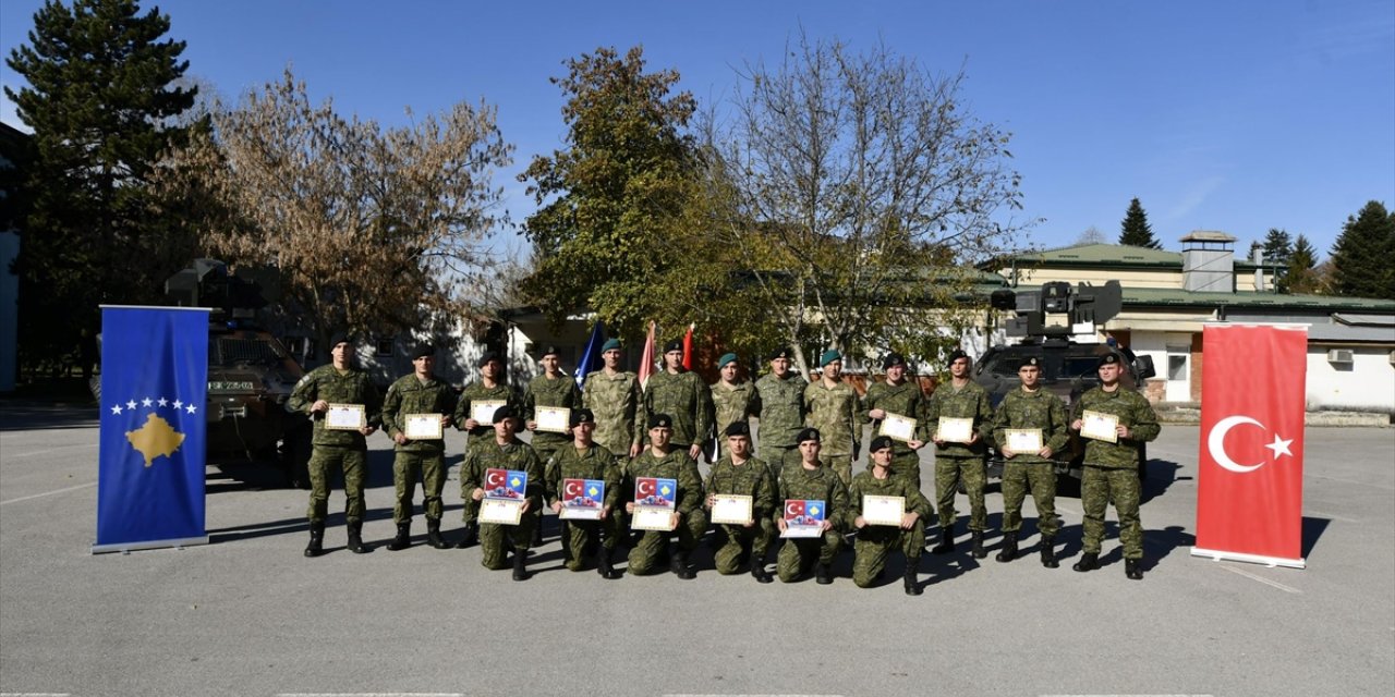 Mehmetçik'ten Kosovalı askerlere Türk zırhlısı "Cobra" eğitimi