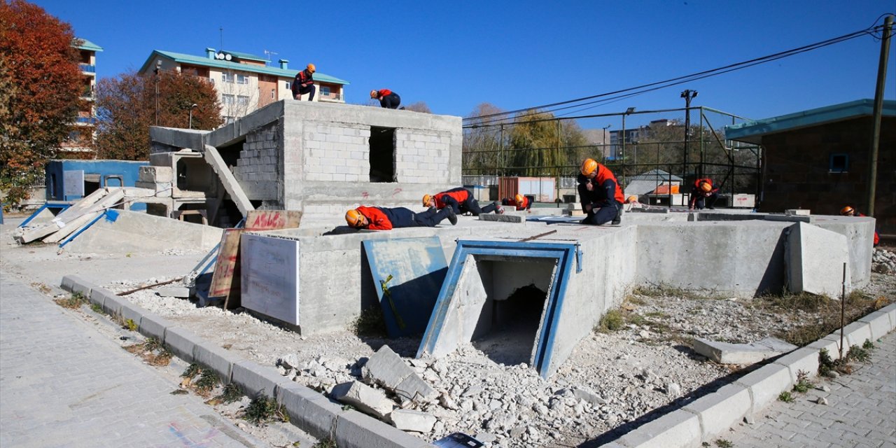 Van ve Kahramanmaraş depremlerinde hayat kurtaran AFAD görevlileri, acı dolu günleri unutamıyor