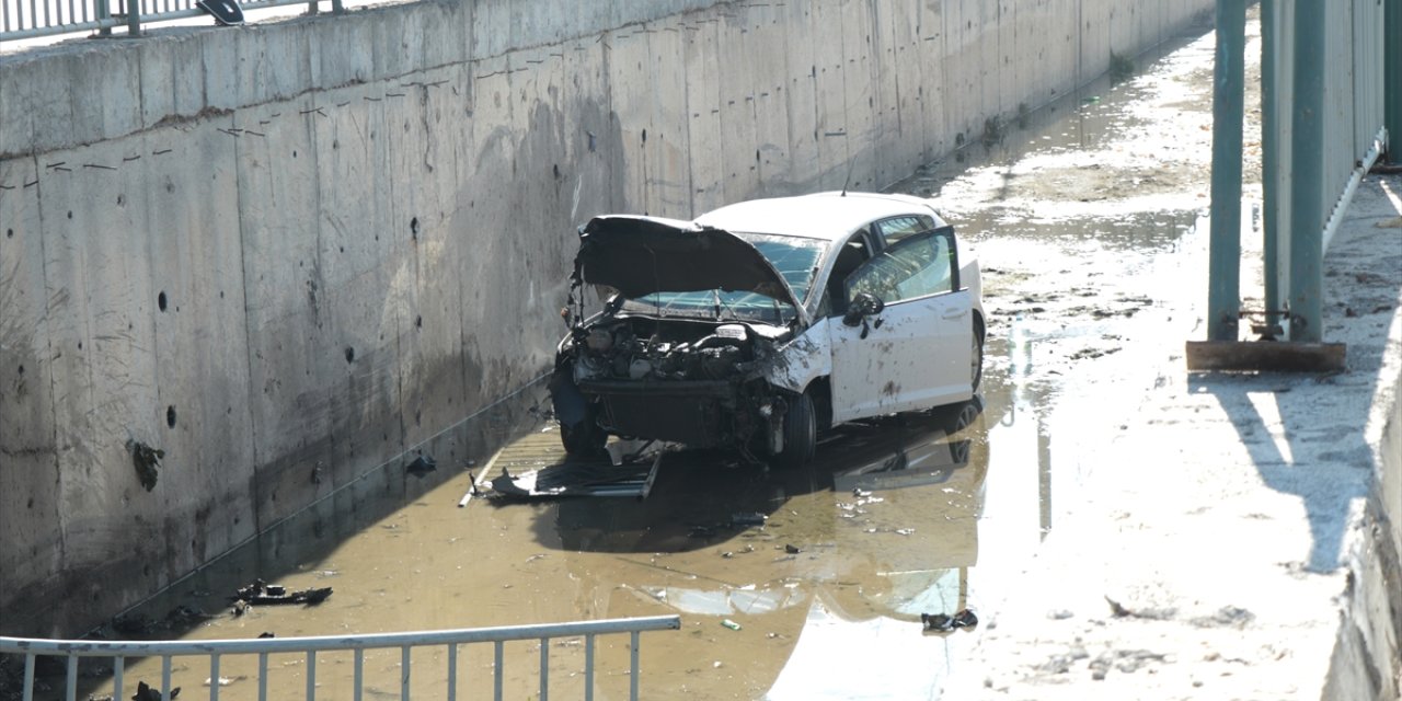 Kayseri'de nöbetten çıkan hemşire, otomobilinin kanala düşmesi sonucu yaralandı