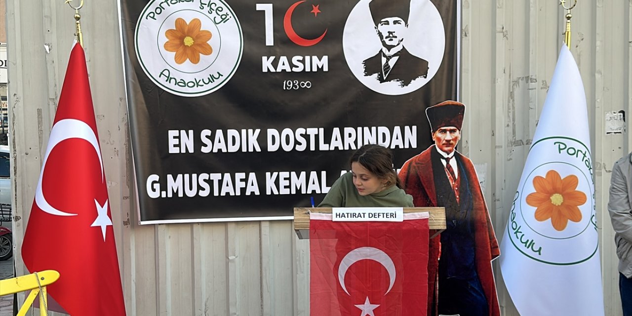 Hatay'da 10 Kasım kapsamında Atatürk hatıra defteri oluşturuldu