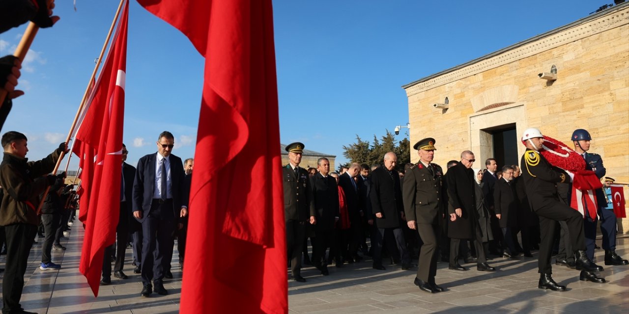 Büyük Önder Atatürk için Anıtkabir'de devlet töreni düzenlendi