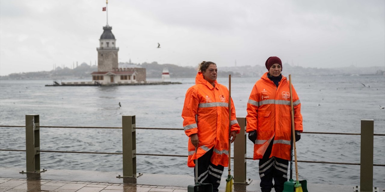 Büyük Önder Atatürk, Dolmabahçe Sarayı'ndaki odasında törenle anıldı