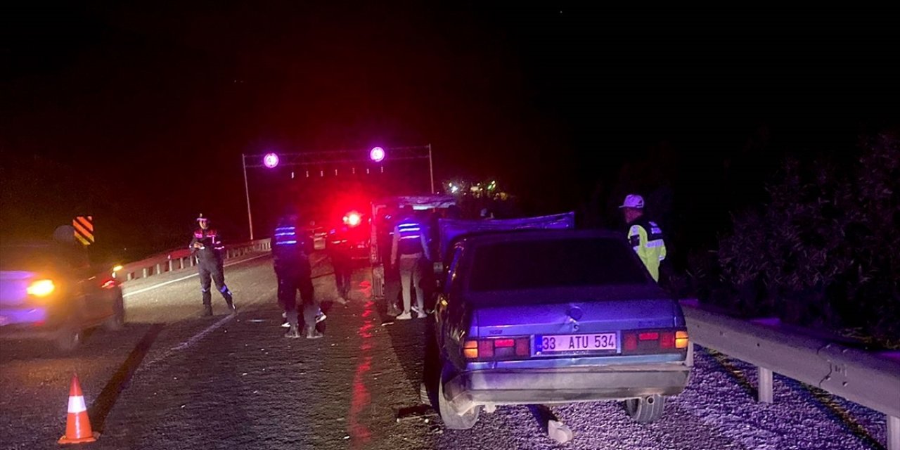 Mersin'de otomobilin yol kenarında lastik değiştirenlere çarptığı kazada ölü sayısı 4'e çıktı