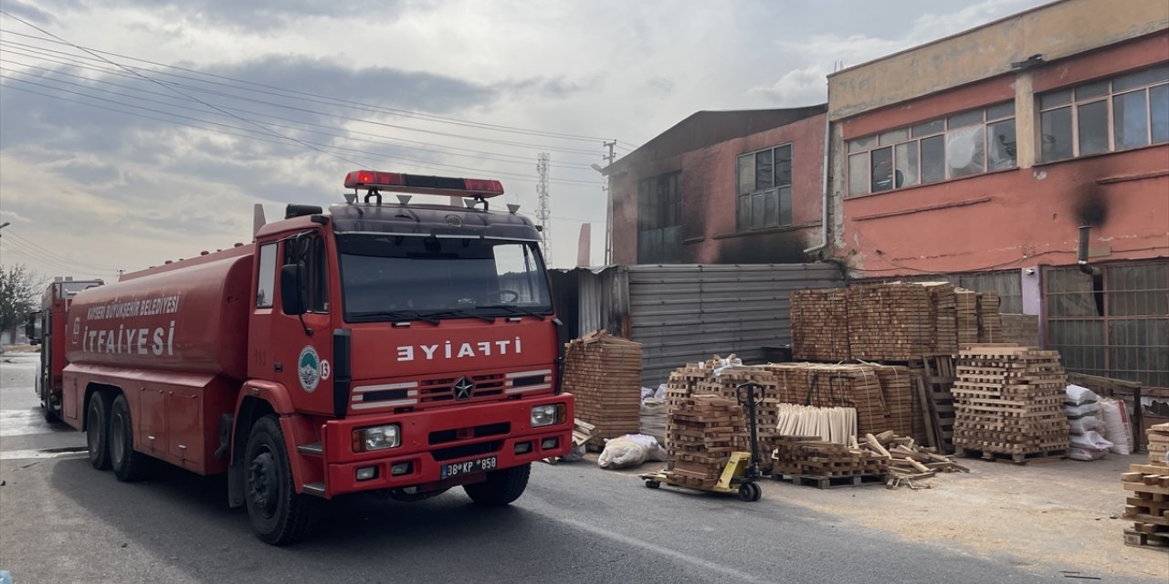 Kayseri'de sünger atölyesinde çıkan yangın söndürüldü