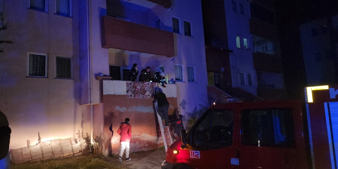 Konya'da zemin katında kısmi çökme oluşan bina boşaltıldı