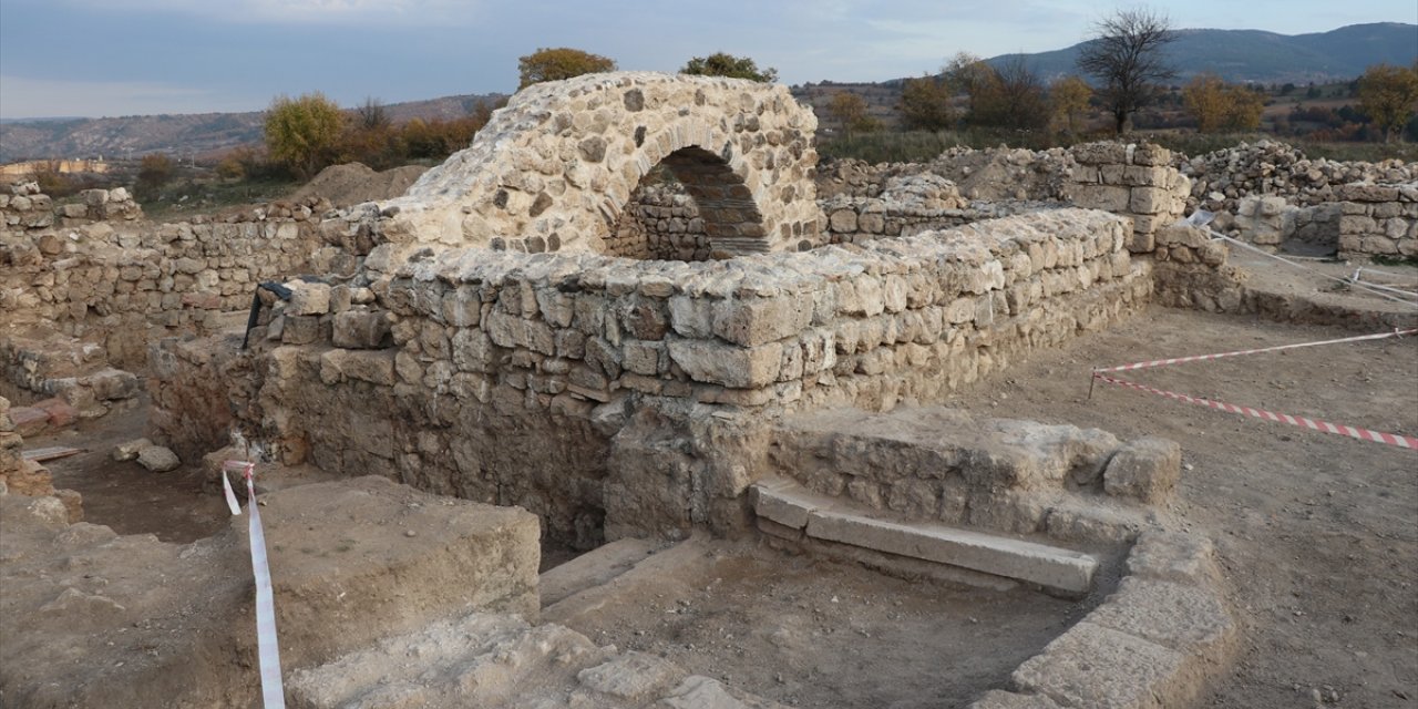 Hadrianopolis Antik Kenti'nde yaklaşık 1600 yıllık Hazreti Süleyman betimli kolye ucu bulundu