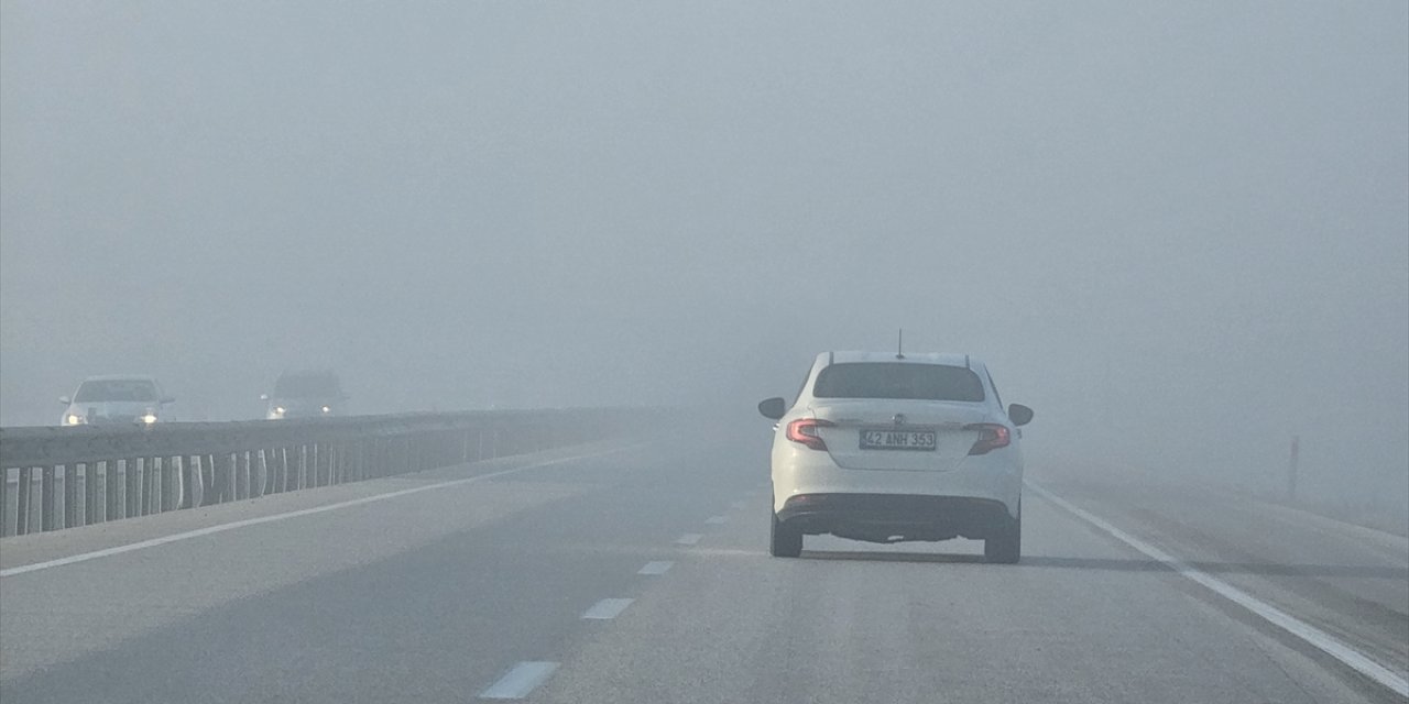 Konya ve Afyonkarahisar'da sis etkili oldu