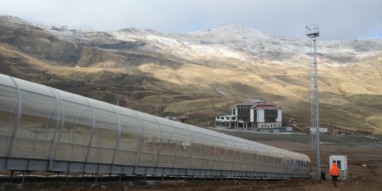 Hakkari'deki Merga Bütan Kayak Merkezi'nde gece de kayak yapılabilecek