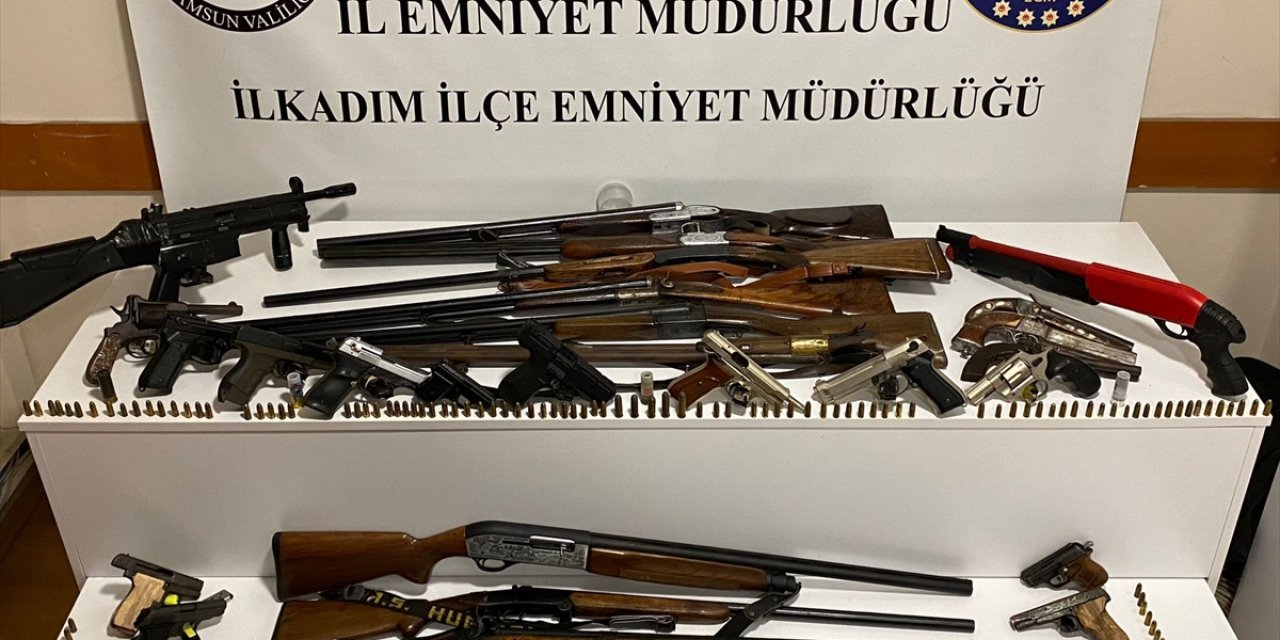 Samsun'da iki evinde 27 silah ele geçirilen zanlı yakalandı