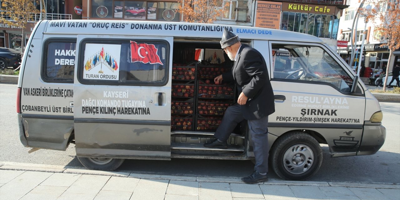 Denizlili "Elmacı Dede" yetiştirdiği elmaları Hakkari'deki askerler için getirdi