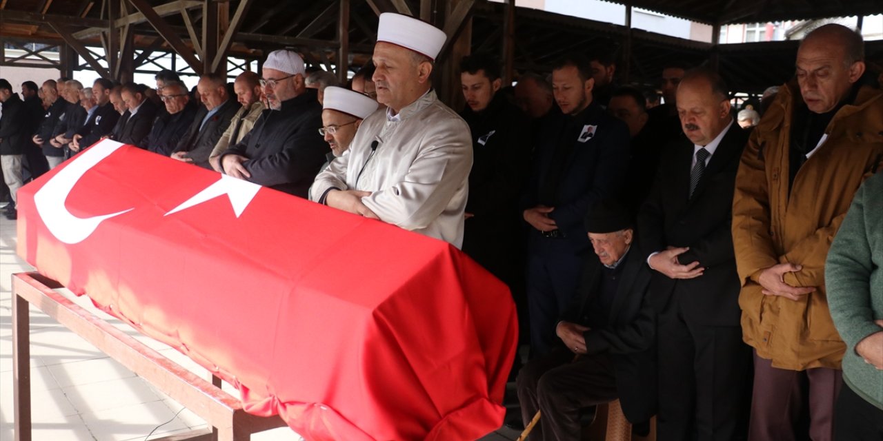 Kastamonu'da gölette ölü bulunan eski Azdavay Belediye Başkanı Civelek'in cenazesi toprağa verildi