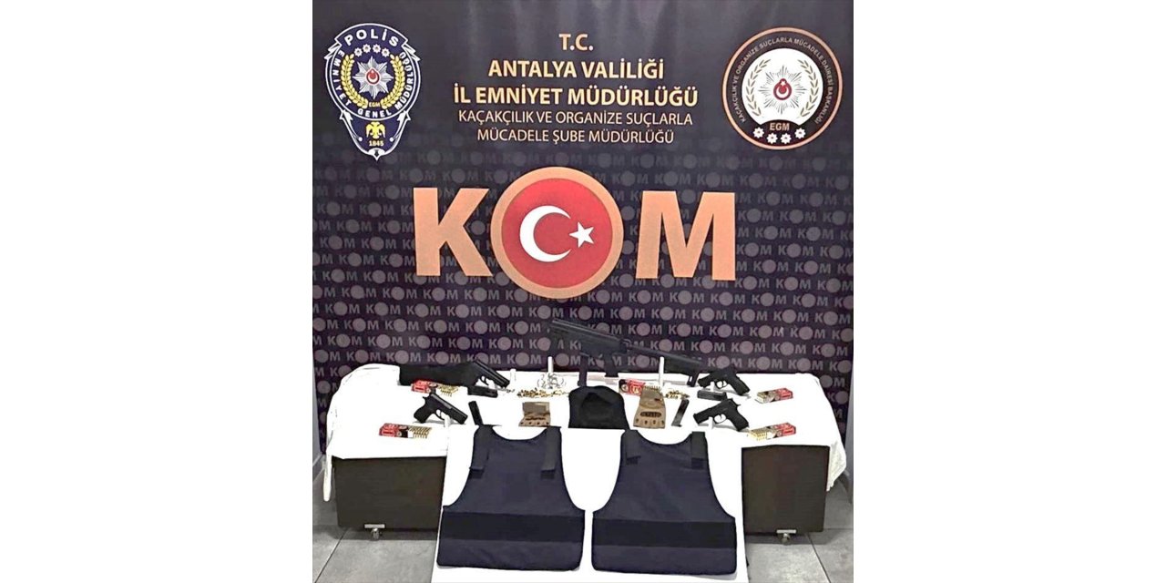 Antalya'da "nitelikli yağma" operasyonlarında yakalanan 65 zanlı tutuklandı