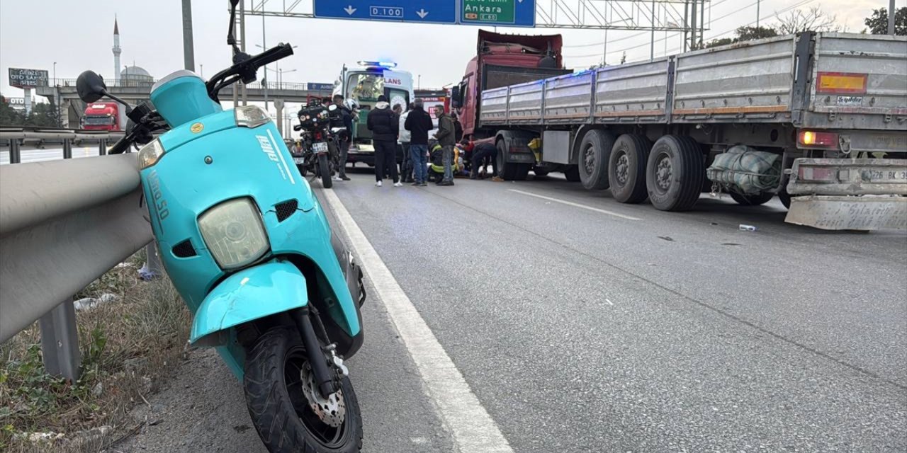 GÜNCELLEME - Kocaeli'de tırla çarpışan motosikletteki sürücü öldü