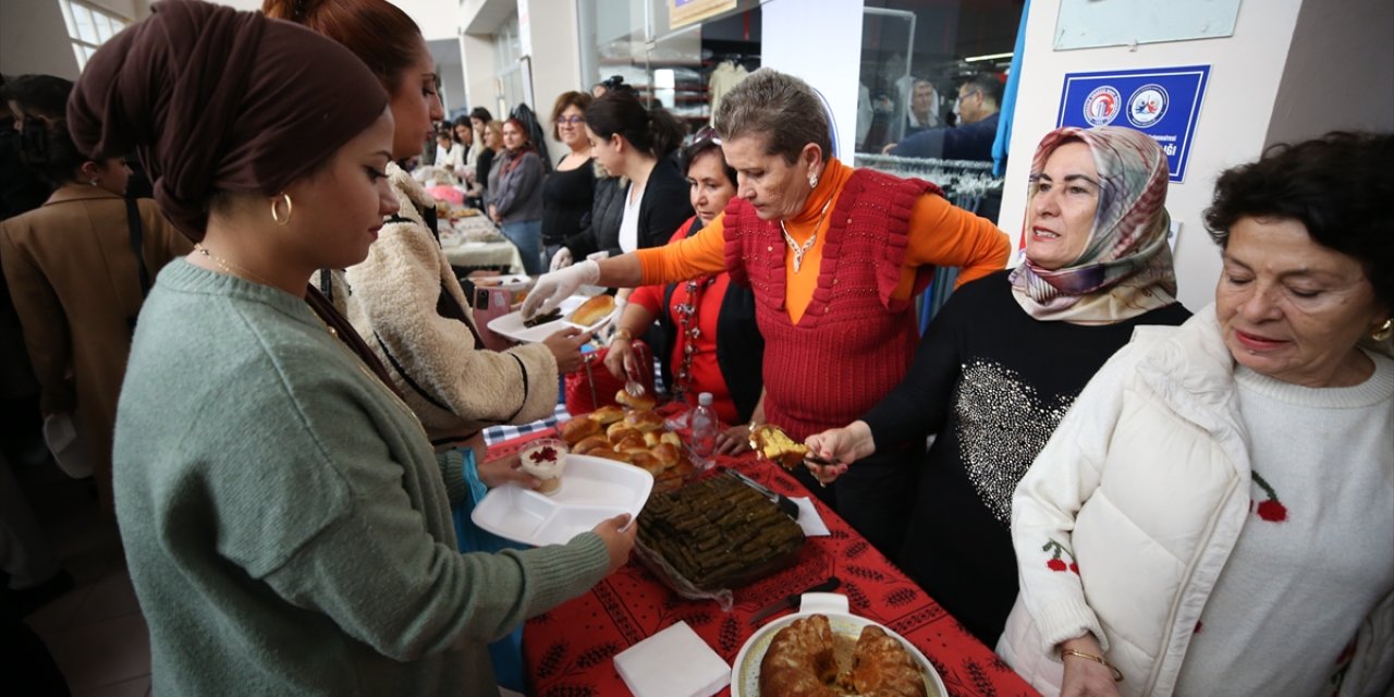 Çanakkaleli 101 anne, Cumhuriyet'in 101. yılı anısına üniversite öğrencilerine yemek yaptı