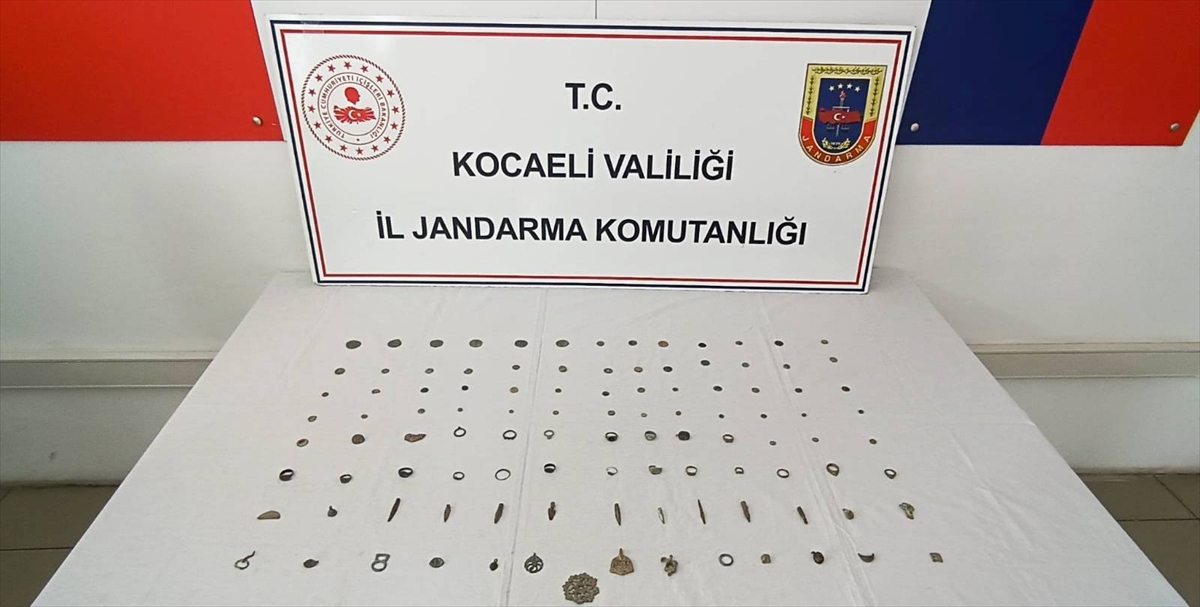 Kocaeli'de tarihi eser niteliğinde objeler ve 56 sikke ele geçirildi