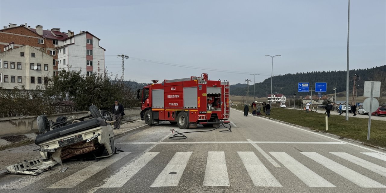 Kastamonu'da devrilen otomobildeki 2 kişi yaralandı