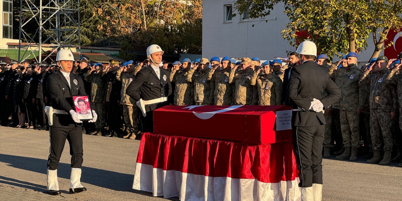 Tunceli'de kaza sonucu şehit olan polis memuru Yiğit için tören düzenlendi