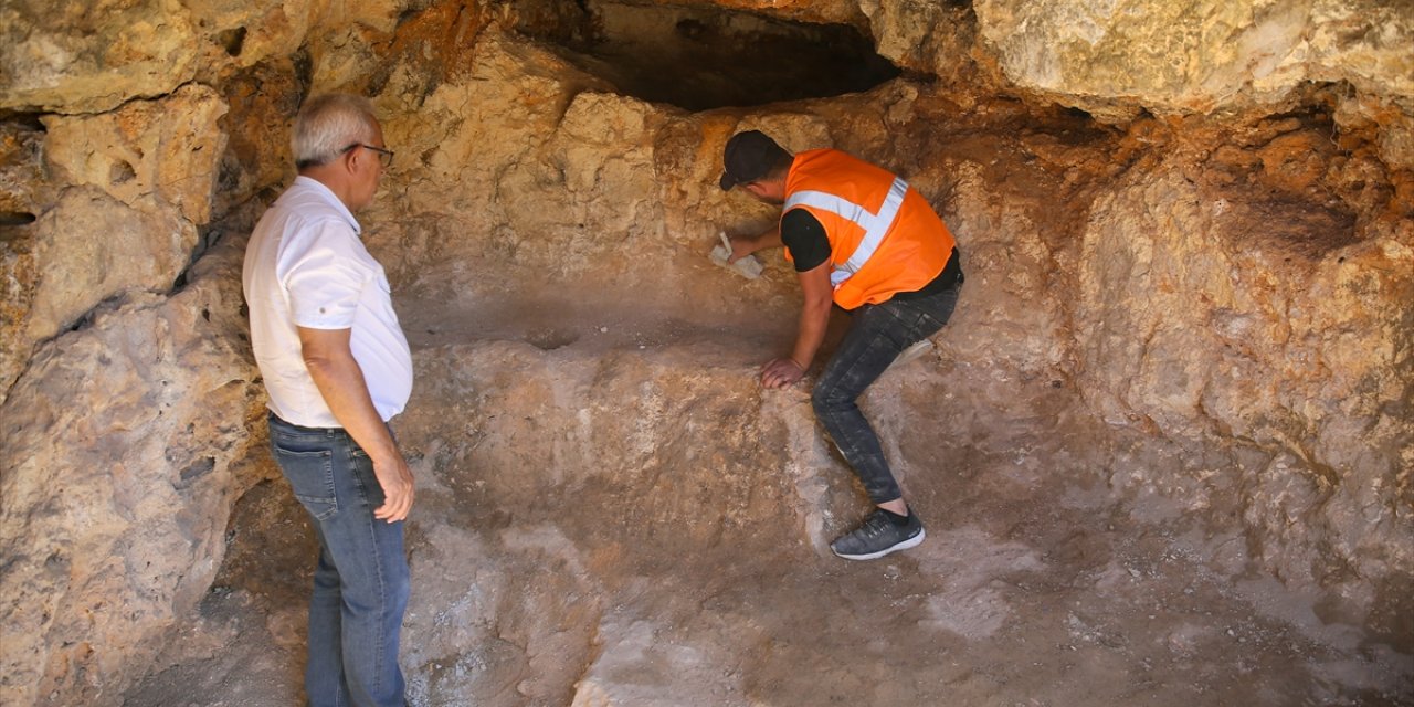 Diyarbakır'daki kazıda Hristiyan din adamlarına ait olduğu değerlendirilen 2 mezar bulundu