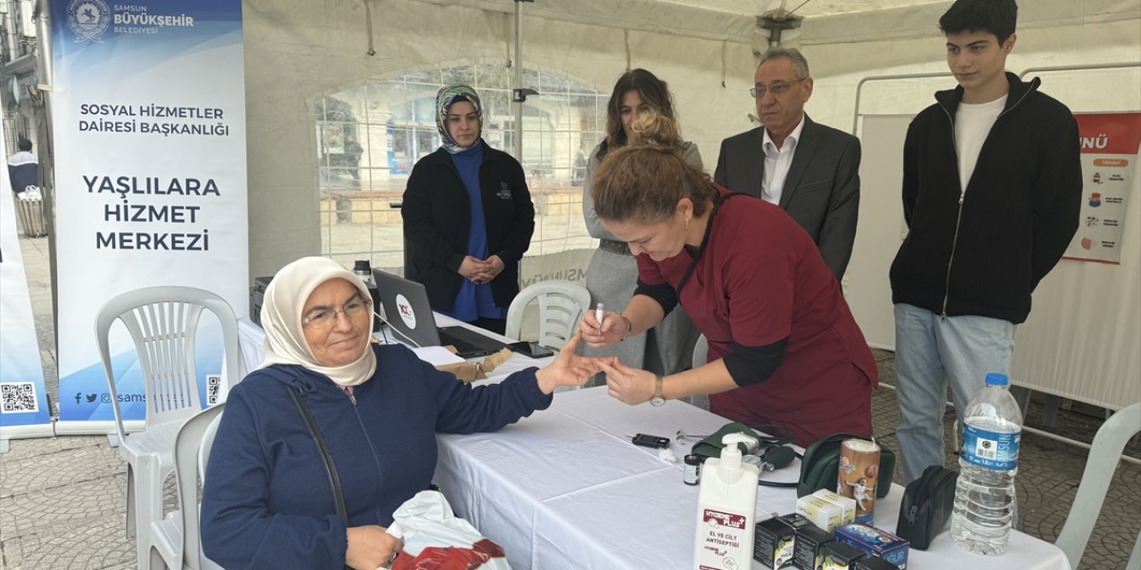 Samsun'da vatandaşlara ücretsiz kan şekeri ölçümü yapıldı