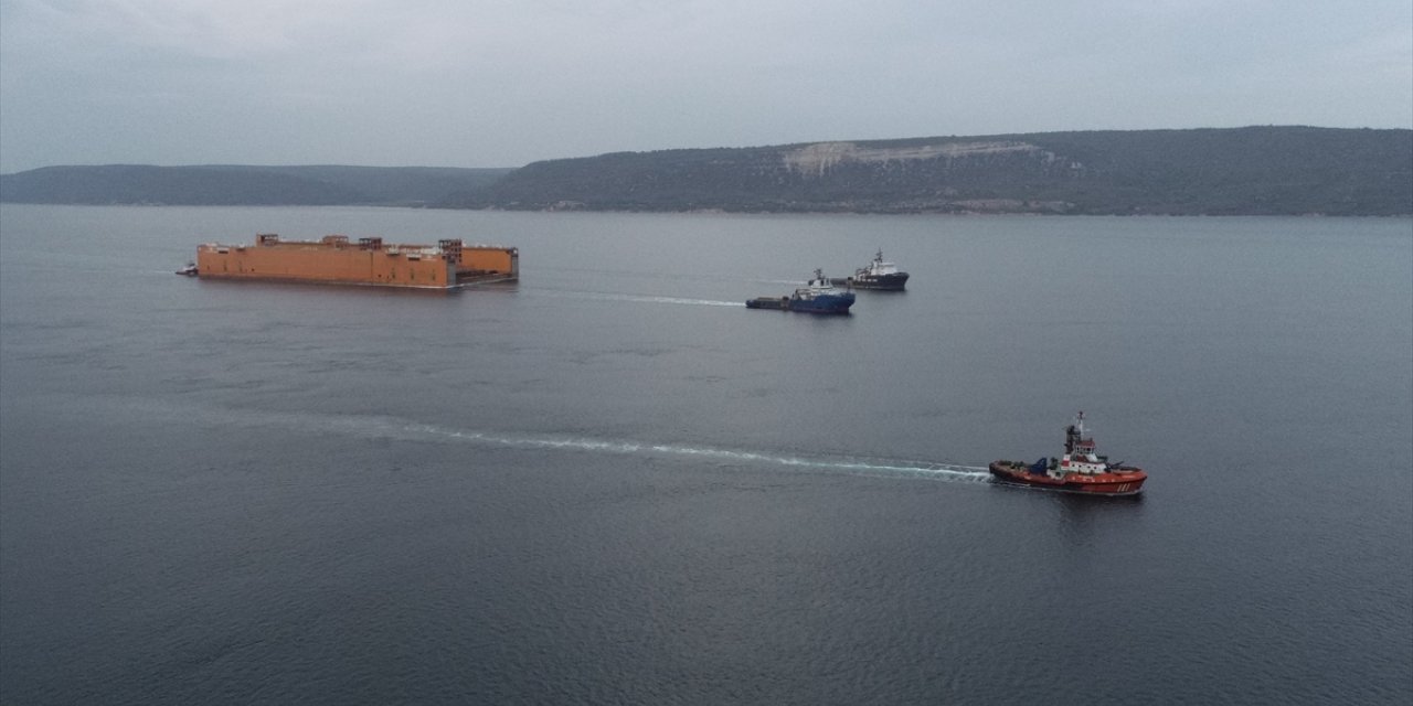 Çanakkale Boğazı dev havuzun geçişi için tek yönlü gemi trafiğine kapatıldı