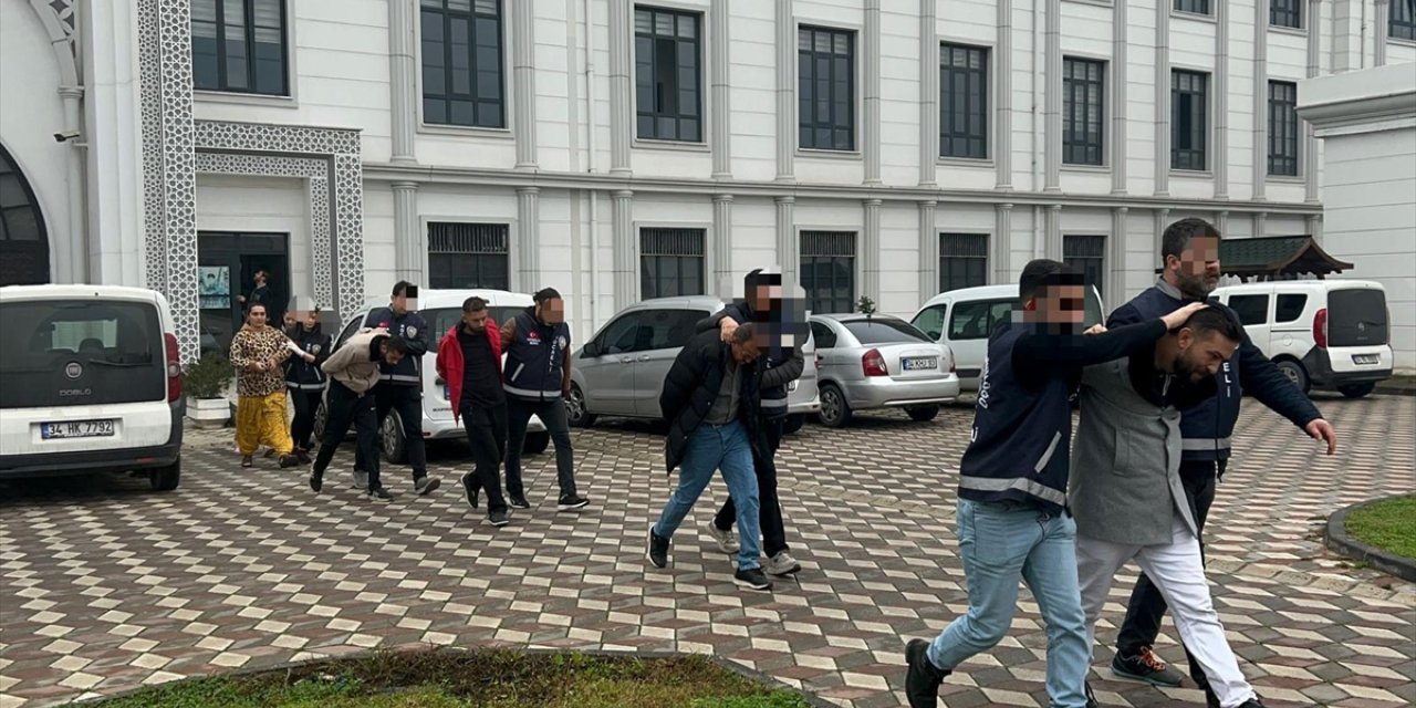 Kocaeli'de evden hırsızlık yaptıkları iddiasıyla yakalanan 4 zanlı tutuklandı