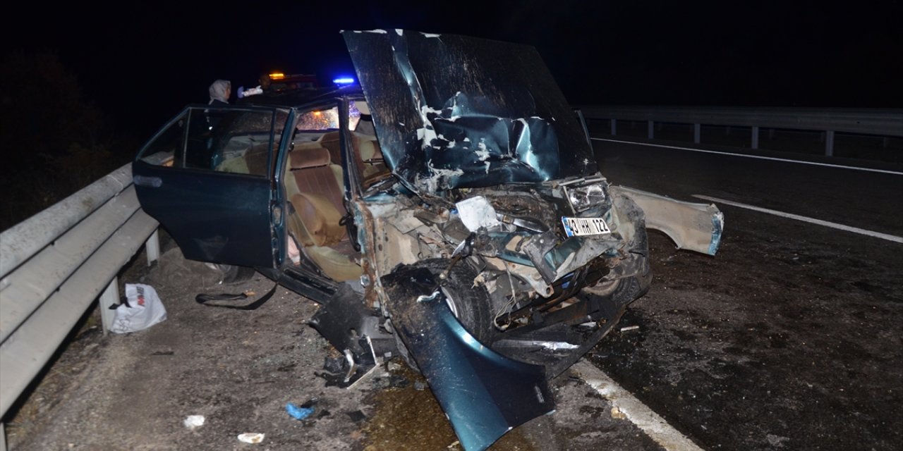 Kütahya'da trafik kazasında 1 kişi öldü, 4 kişi yaralandı